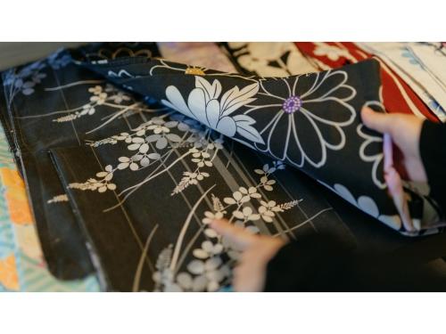 a person is putting a book with flowers on it at Tokigasane - Vacation STAY 21015v in Kaga