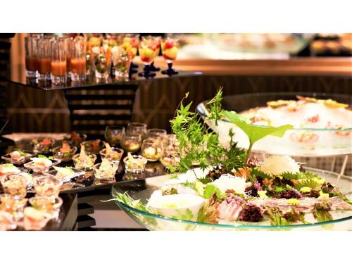 a buffet with many different types of food and drinks at Blanchette Nankishirahama - Vacation STAY 05733v in Kanayama