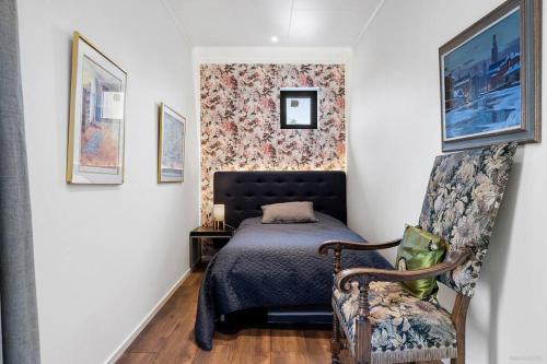 Ένα ή περισσότερα κρεβάτια σε δωμάτιο στο Lyxig villa med herrgårdsutsikt