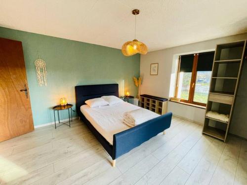 Postel nebo postele na pokoji v ubytování Maison 4-6 personnes proche Gerardmer