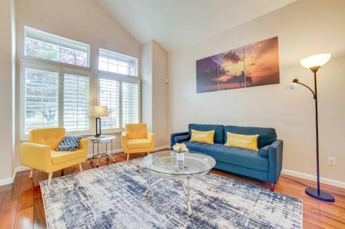 Imagen de la galería de 1 Mi to Downtown Reno Spacious Home with Deck!, en Reno