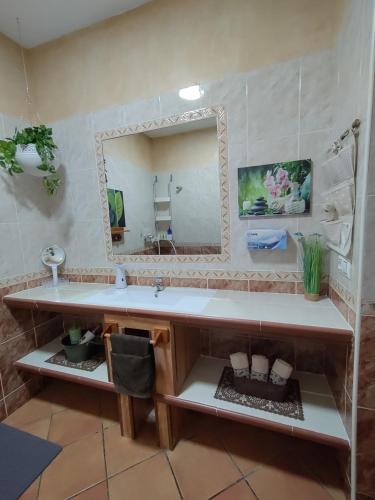 Ένα μπάνιο στο Casa-Chalet Anabel