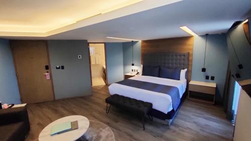 Una cama o camas en una habitación de Alia Inn Boutique WTC