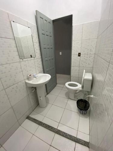 a bathroom with a toilet and a sink at Pousada Mutary in Santa Cruz Cabrália