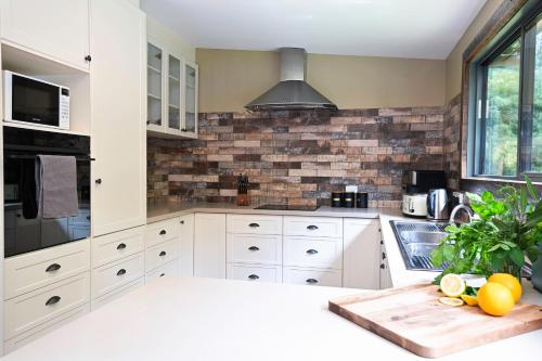 Una cocina o cocineta en Millers Rest