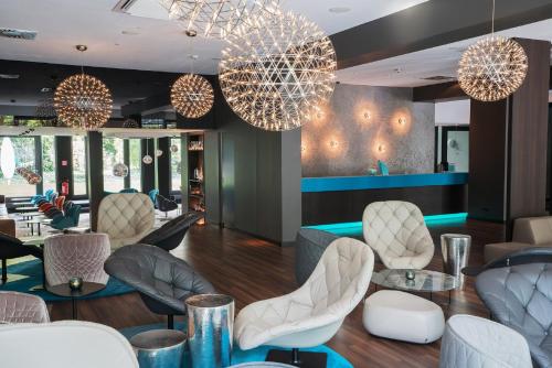 Гостиная зона в Motel One Berlin-Tiergarten