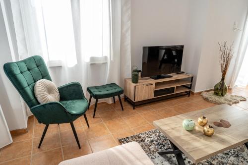 Μια τηλεόραση ή/και κέντρο ψυχαγωγίας στο Depi's Luxury Apartment in the center