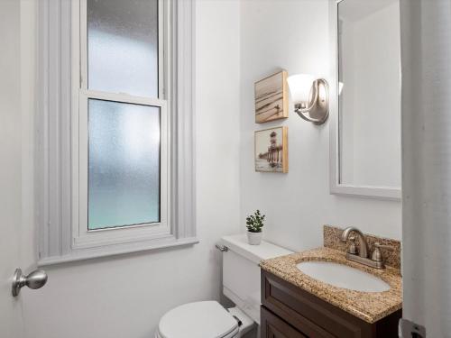 Koupelna v ubytování Oakland, Pittsburgh !F Unique and Stylish Private Bedroom with Private Bathroom