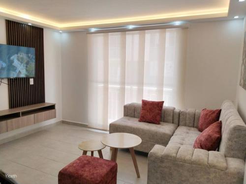 a living room with a couch and a table at T3 Apto con Aire y Piscina in Neiva