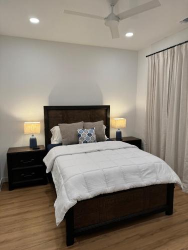 Ένα ή περισσότερα κρεβάτια σε δωμάτιο στο Hip Luxury Condo Getaway- Near Gruene