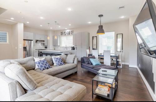 Gallery image of NEW, 3 Bedrooom Townhome In Downtown Houston Near Stadiums and Med Center in Houston