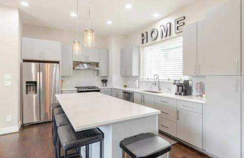 Gallery image of NEW, 3 Bedrooom Townhome In Downtown Houston Near Stadiums and Med Center in Houston