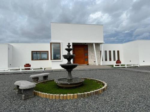 Das Gebäude in dem sich die Villa befindet