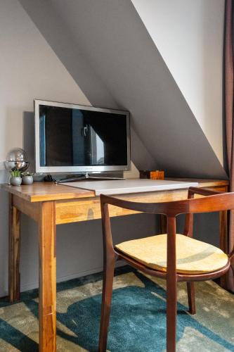 Televisyen dan/atau pusat hiburan di Elegant & Spacious House close to Center