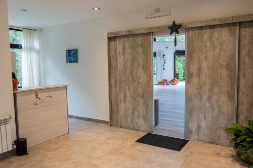 a room with sliding doors in a room with a kitchen at RUNA YAKU KAUNAZ in Salta