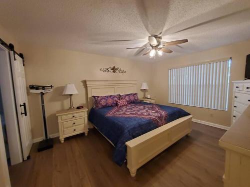 Ένα ή περισσότερα κρεβάτια σε δωμάτιο στο Laguna Bay Villas - Disney Area Condo