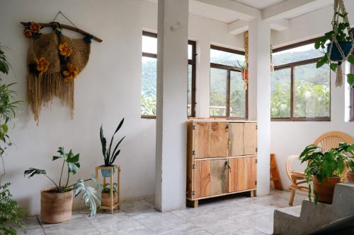 a room with plants and a wooden door at 4 Elementos Hostal in San Juan La Laguna