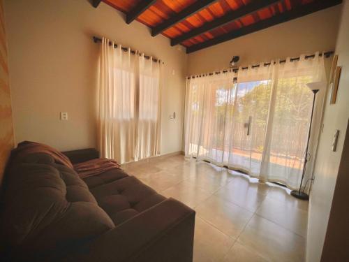 Χώρος καθιστικού στο Claruá Chalés - LOFT BARU- Lofts românticos em Cavalcante- 5m do centro