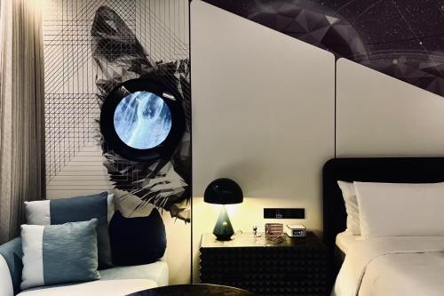a bedroom with a bed and a painting of a cat at W Changsha in Changsha