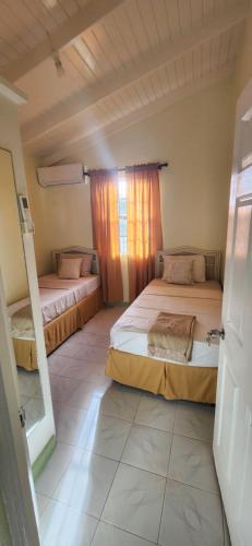 Postel nebo postele na pokoji v ubytování Belleview Cozy Cottage