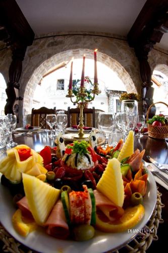 Foto dalla galleria di Hunter Prince Castle Hotel a Turda