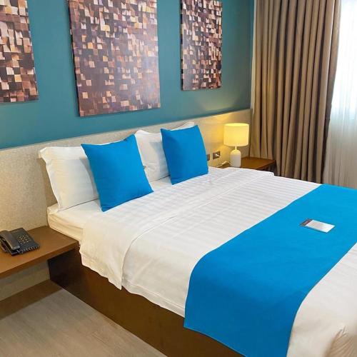 Postel nebo postele na pokoji v ubytování Fynn Boutique Hotel