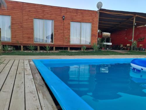 Πισίνα στο ή κοντά στο Cabaña 01, con piscina