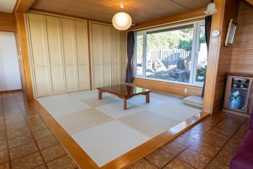 Postel nebo postele na pokoji v ubytování オーシャンビュー 秋田の夕日 海の見える別荘セントキルダ 一棟貸
