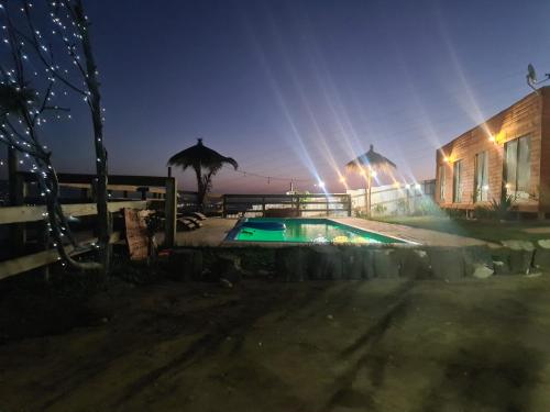 Πισίνα στο ή κοντά στο Cabaña 01, con piscina