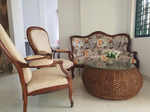 Ruang duduk di House on the hyll
