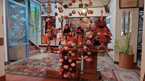 a room with a bunch of stuffed animals on display at 三介荘 in Izunokuni