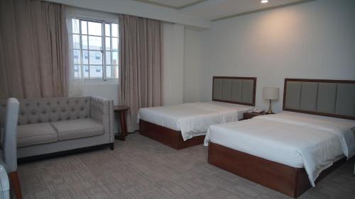 Ένα ή περισσότερα κρεβάτια σε δωμάτιο στο Water Bay Hotel saipan