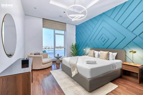 a bedroom with a bed and a blue wall at bnbmehomes - Tiara Tanzanite in Dubai