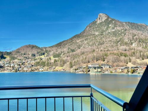 a view of a lake with a mountain in the background at Brunnwirt ESSEN & WOHNEN in Fuschl am See