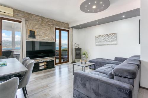 Apartments with parking space Mastrinka, Ciovo - 4324