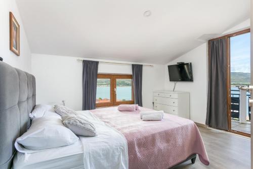 Apartments with parking space Mastrinka, Ciovo - 4324