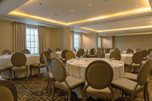 El área de trabajo o centro de convenciones de Bristol Panama, a Registry Collection Hotel