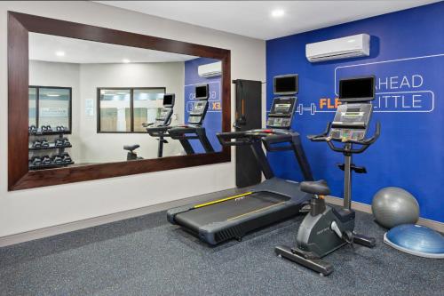 Γυμναστήριο ή/και όργανα γυμναστικής στο Holiday Inn Express Fremont by IHG
