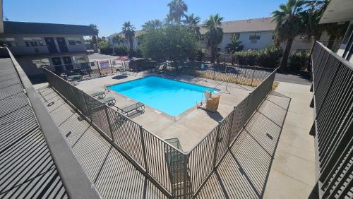 an overhead view of a swimming pool behind a fence at Motel 6-Blythe, CA in Blythe