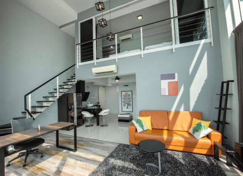 Ruang duduk di Panoramic Seaview Maritime Suites