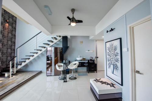Televisyen dan/atau pusat hiburan di Panoramic Seaview Maritime Suites