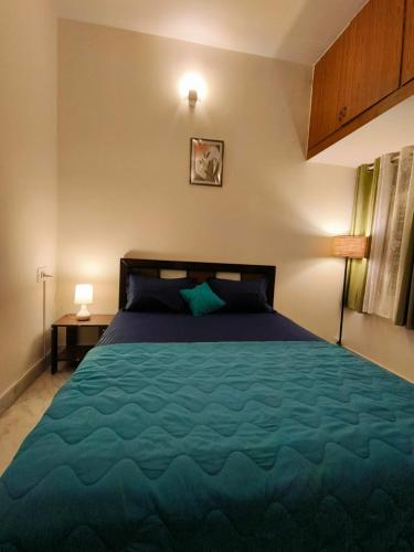 Letto o letti in una camera di HomeStayz Crown