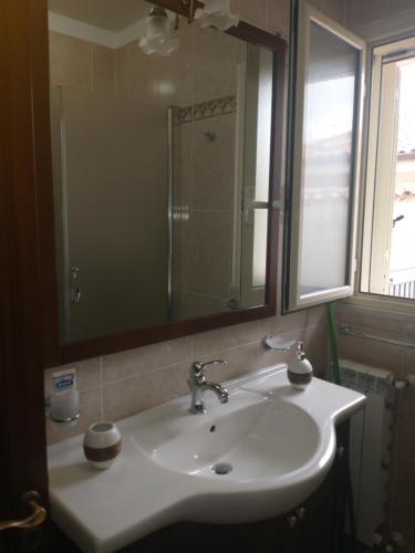 Koupelna v ubytování Carini house