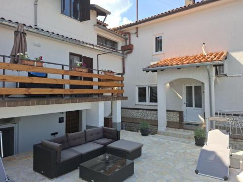 Cozy Lovran Apartment with Private Pool and Sea View