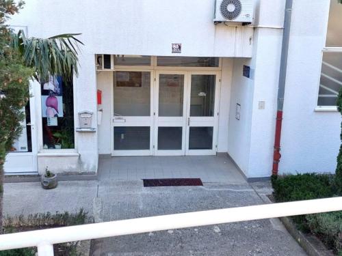 Charming Crikvenica Beachfront Apartment