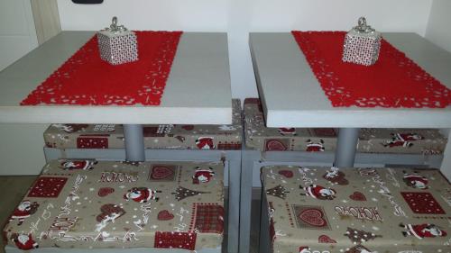 two tables with christmas decorations on top of them at B&B Nuova Ostiglia in Quinto di Treviso