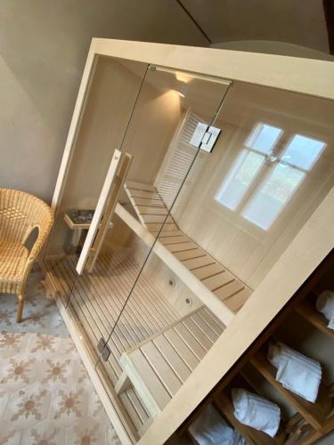 a room with a bunk bed with a glass wall at Cascina Bricco San Pietro Bed & Wine in Monforte dʼAlba