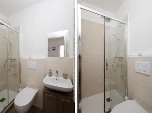 un bagno con wc, lavandino e doccia di Well Done - 50mt Isola Pedonale Centro - 10 Min Mare a San Benedetto del Tronto
