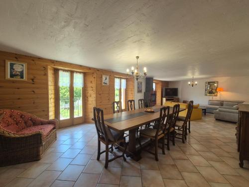 Photo de la galerie de l'établissement Grand appartement proche Bourg-Saint-Maurice, à Bourg-Saint-Maurice