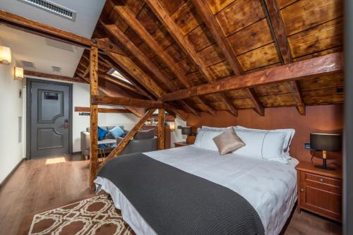 Postel nebo postele na pokoji v ubytování Qingdao Badaguan Jingli Villa Hotel